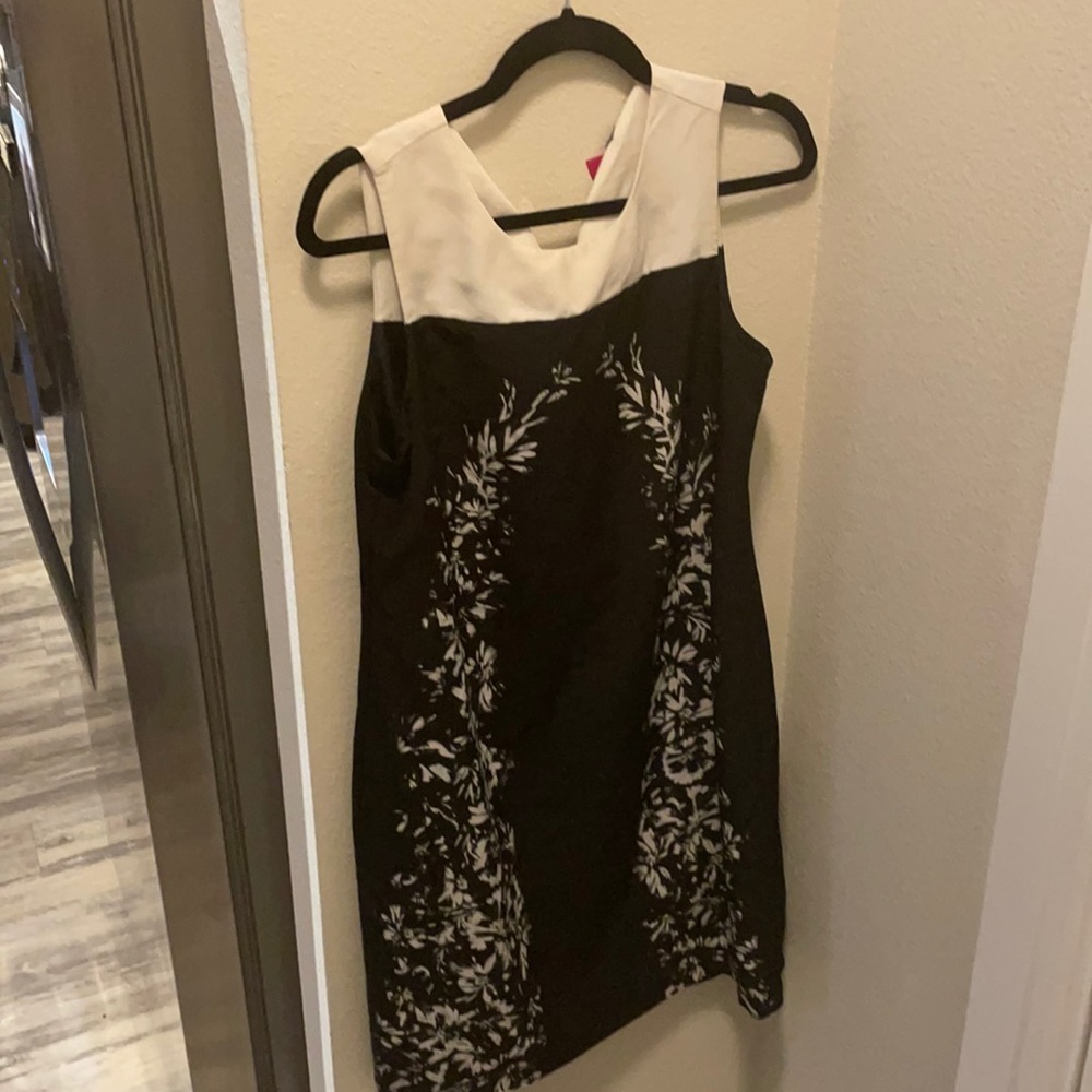 Vince Camuto size 6 Black and white dress